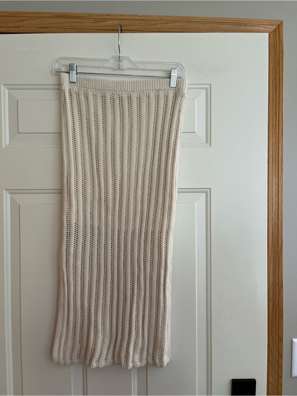 Women’s cream loose knit cotton blend pull on elastic waist bodycon skirt. Small